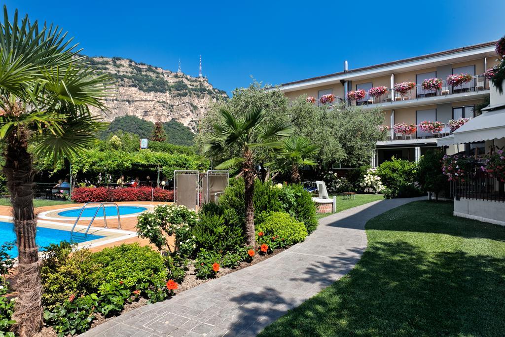 Sporthotel Villa Stella Torbole Sul Garda Extérieur photo